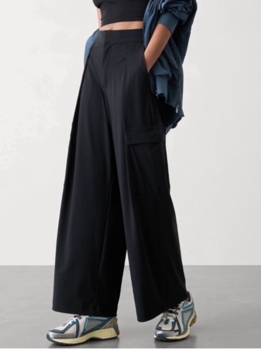 ATHLETA NWOT pinnacle high rise black Wide-Leg Cargo Pants 12 L